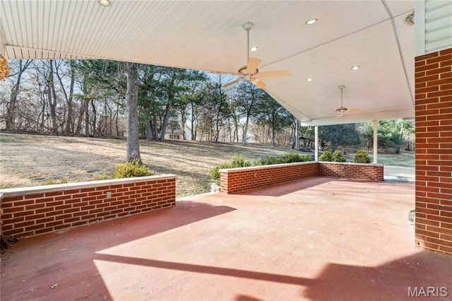 9 Lochhaven Lane, Ballwin, MO 63021