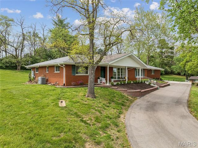 9 Lochhaven Lane, Ballwin, MO 63021
