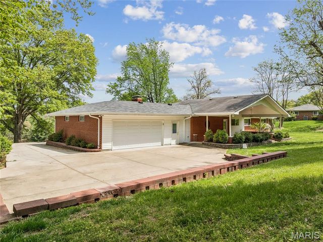 9 Lochhaven Lane, Ballwin, MO 63021