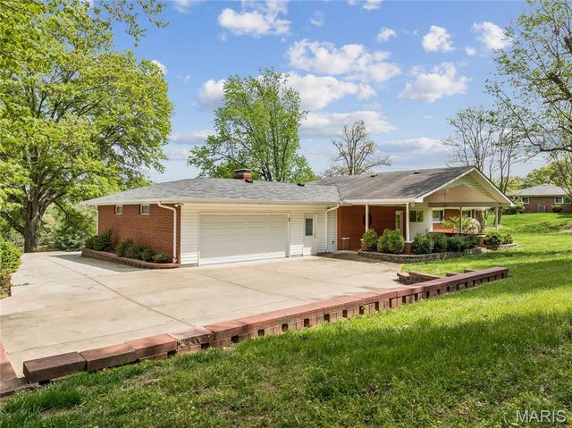 9 Lochhaven Lane, Ballwin, MO 63021
