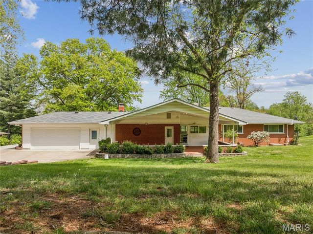 9 Lochhaven Lane, Ballwin, MO 63021