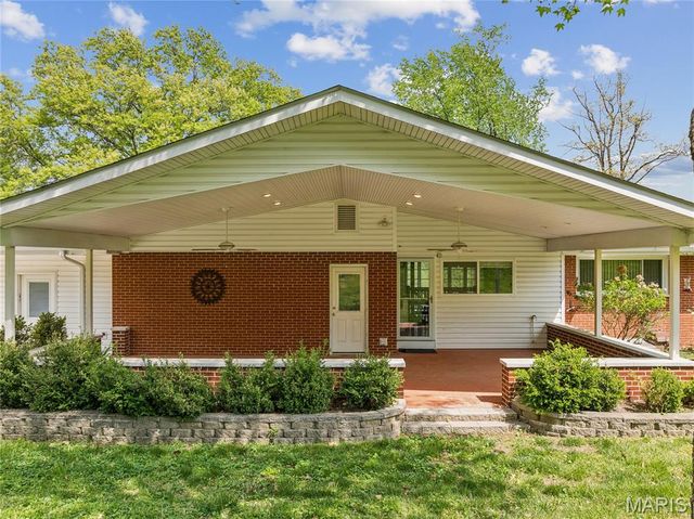 9 Lochhaven Lane, Ballwin, MO 63021