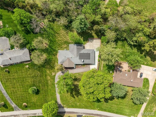 9 Lochhaven Lane, Ballwin, MO 63021
