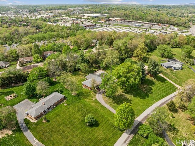 9 Lochhaven Lane, Ballwin, MO 63021