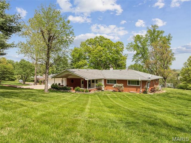 9 Lochhaven Lane, Ballwin, MO 63021