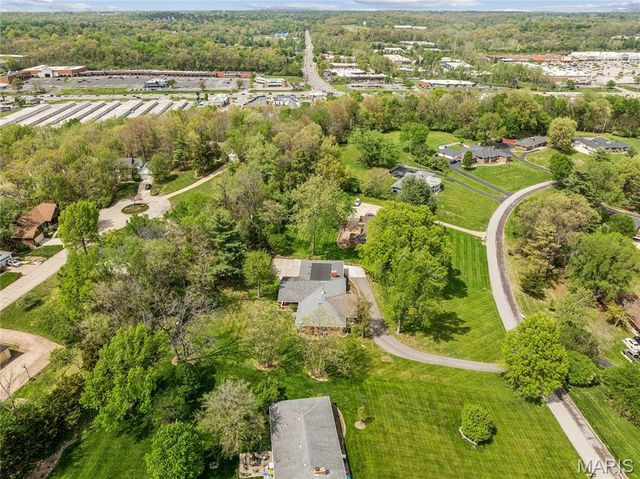 9 Lochhaven Lane, Ballwin, MO 63021