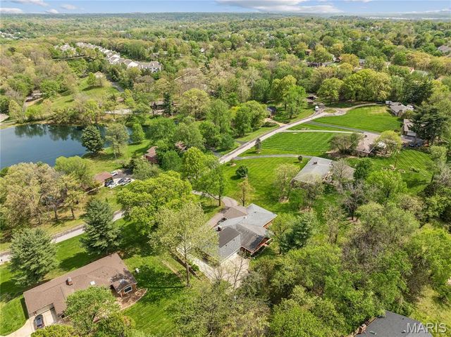 9 Lochhaven Lane, Ballwin, MO 63021