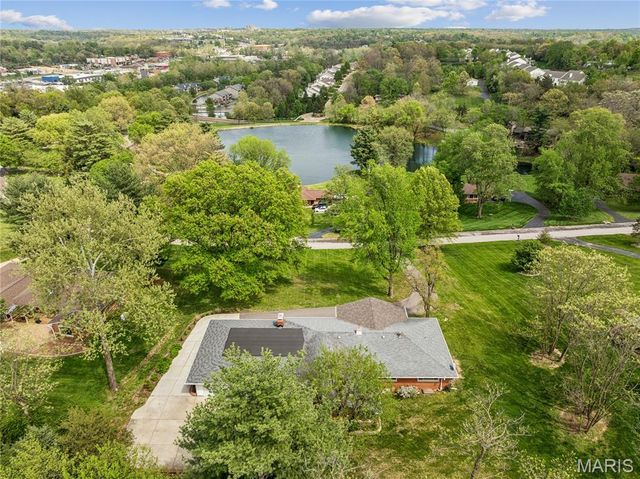 9 Lochhaven Lane, Ballwin, MO 63021