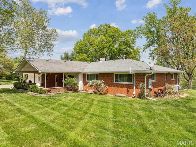 9 Lochhaven Lane, Ballwin, MO 63021