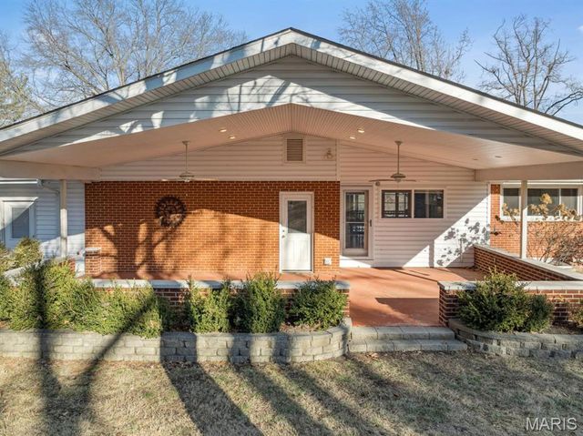 9 Lochhaven Lane, Ballwin, MO 63021