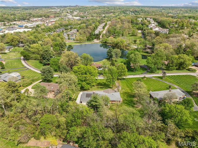 9 Lochhaven Lane, Ballwin, MO 63021