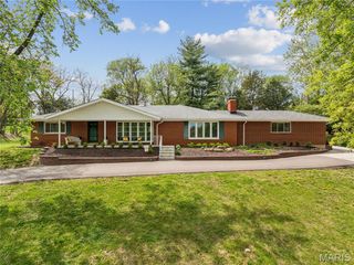 9 Lochhaven Lane, Ballwin, MO 63021