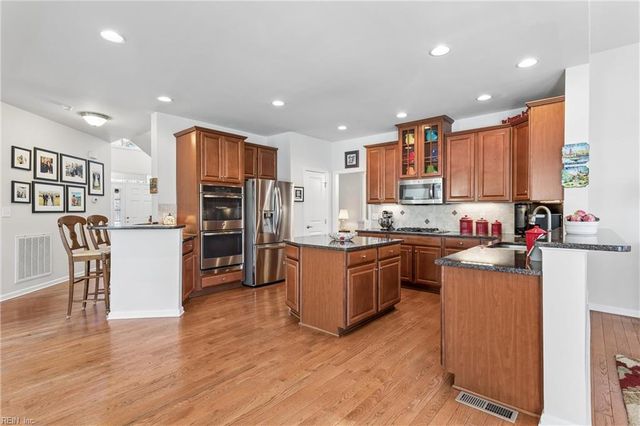 109 Ocracoke LN, Yorktown, VA 23693