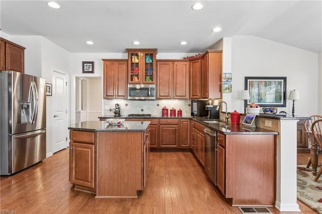 109 Ocracoke LN, Yorktown, VA 23693