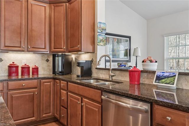 109 Ocracoke LN, Yorktown, VA 23693