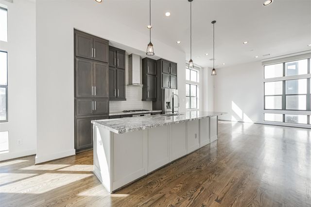 2824 Clay Street, Houston, TX 77003