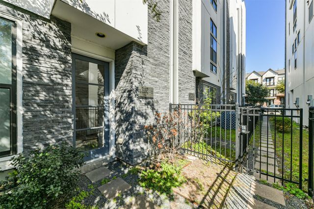 2824 Clay Street, Houston, TX 77003