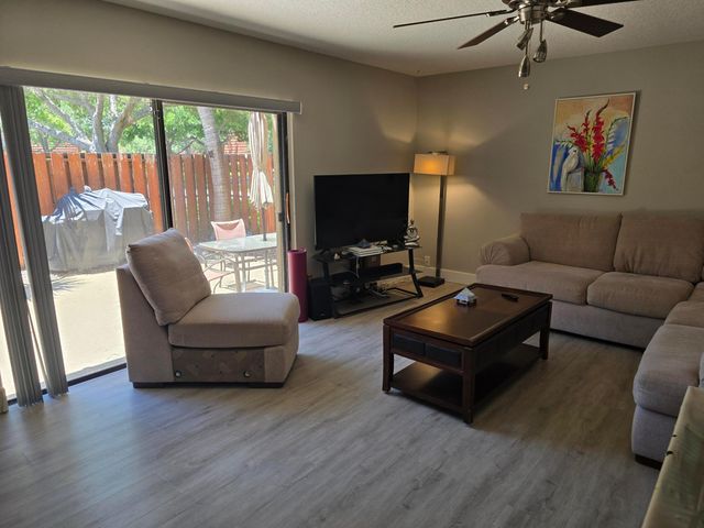 3006 San Clara Drive 10-c, Delray Beach, FL 33445
