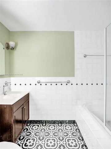 940 Hollywood Blvd, Hollywood, FL 33019