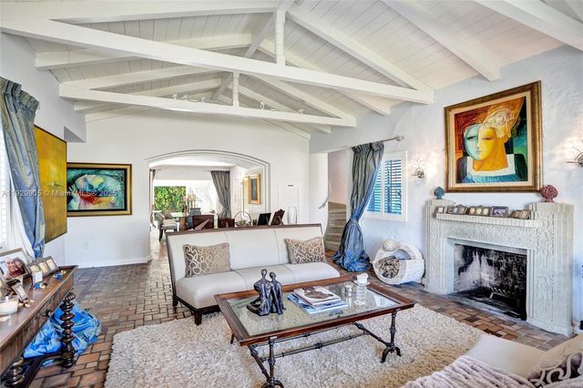 940 Hollywood Blvd, Hollywood, FL 33019