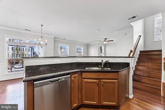 6821 HAMPTON BAY LN, Gainesville, VA 20155