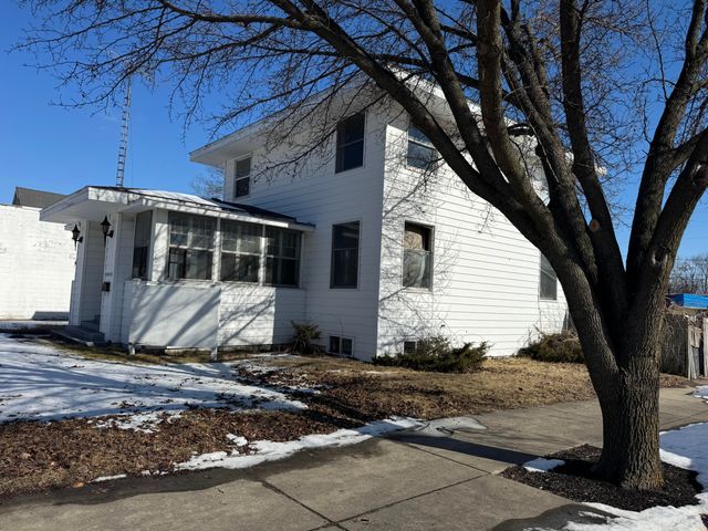 2 N Pearl Street, Knox, IN 46534