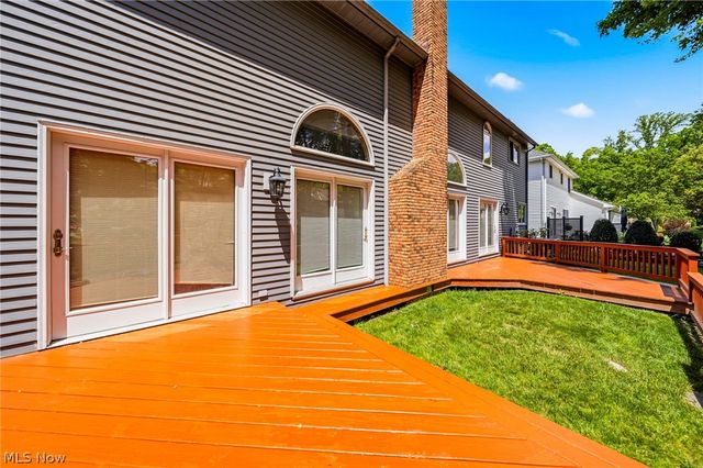 5513 Pheasants Walk Drive, North Olmsted, OH 44070