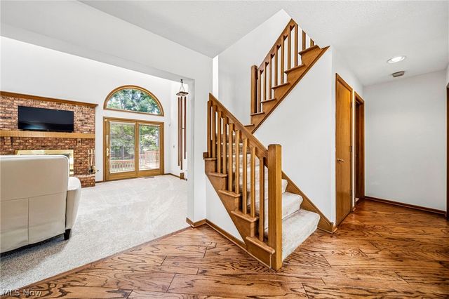 5513 Pheasants Walk Drive, North Olmsted, OH 44070