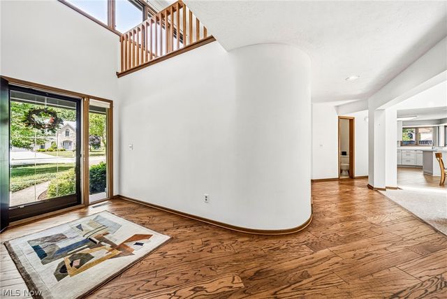 5513 Pheasants Walk Drive, North Olmsted, OH 44070