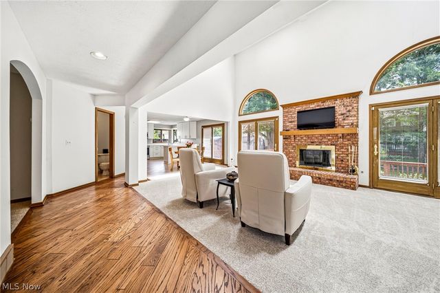 5513 Pheasants Walk Drive, North Olmsted, OH 44070