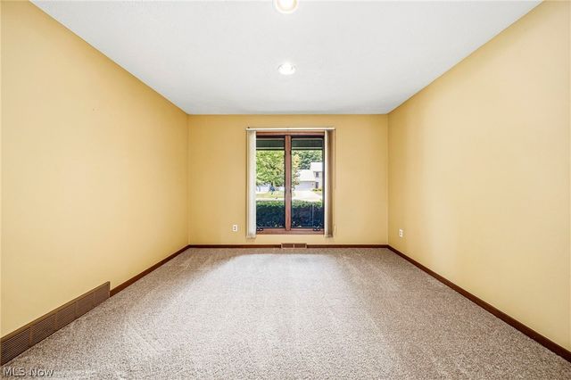 5513 Pheasants Walk Drive, North Olmsted, OH 44070