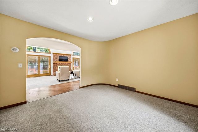 5513 Pheasants Walk Drive, North Olmsted, OH 44070