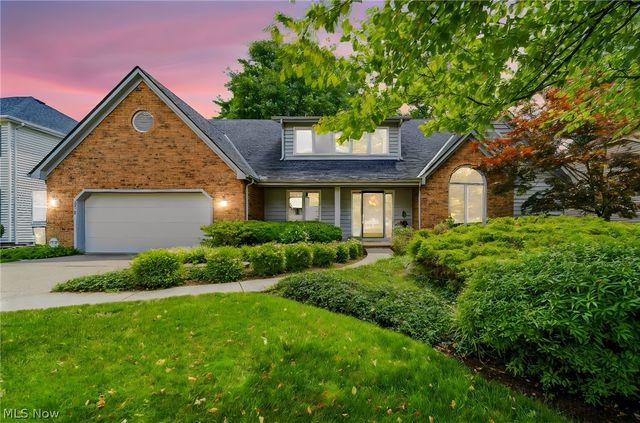 5513 Pheasants Walk Drive, North Olmsted, OH 44070