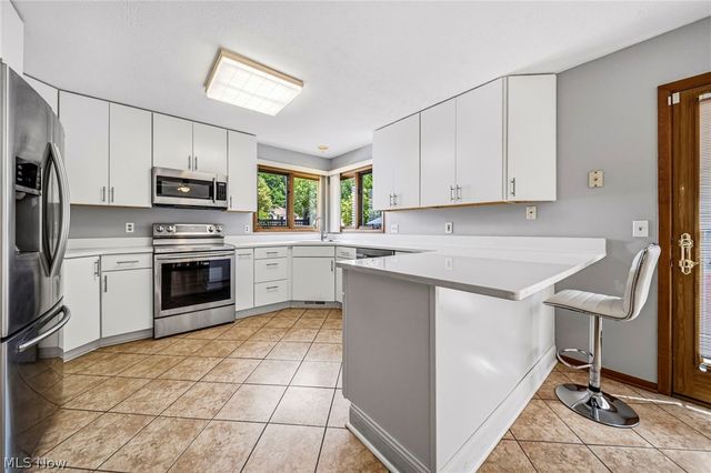 5513 Pheasants Walk Drive, North Olmsted, OH 44070