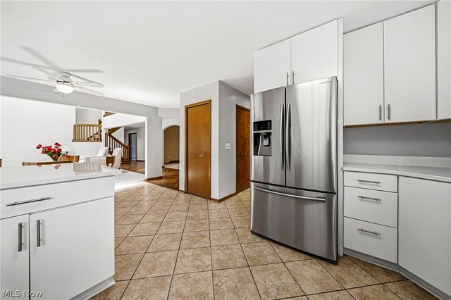 5513 Pheasants Walk Drive, North Olmsted, OH 44070