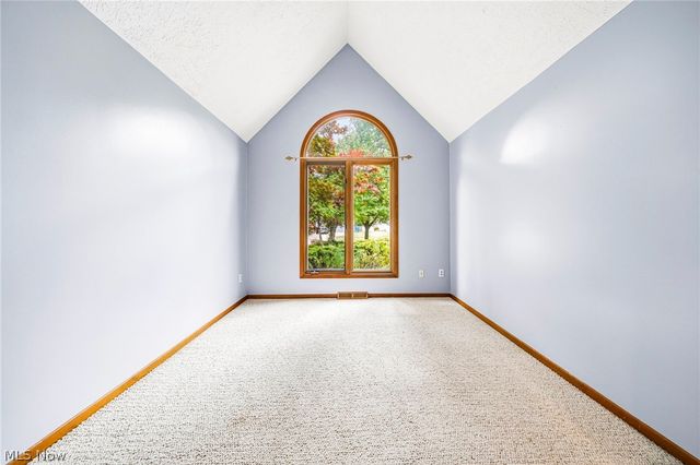 5513 Pheasants Walk Drive, North Olmsted, OH 44070