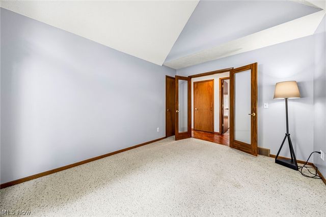 5513 Pheasants Walk Drive, North Olmsted, OH 44070
