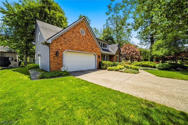 5513 Pheasants Walk Drive, North Olmsted, OH 44070