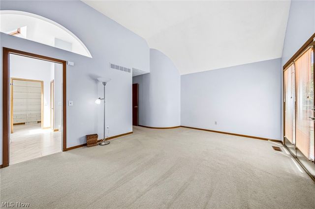 5513 Pheasants Walk Drive, North Olmsted, OH 44070
