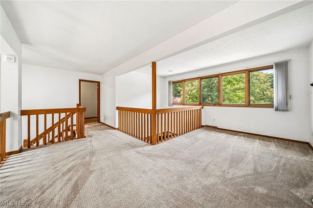 5513 Pheasants Walk Drive, North Olmsted, OH 44070