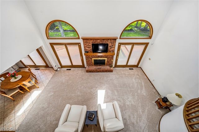 5513 Pheasants Walk Drive, North Olmsted, OH 44070