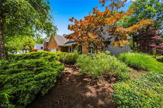 5513 Pheasants Walk Drive, North Olmsted, OH 44070