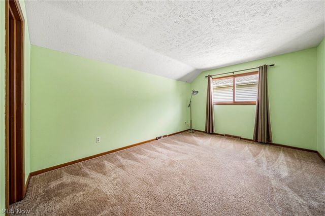 5513 Pheasants Walk Drive, North Olmsted, OH 44070