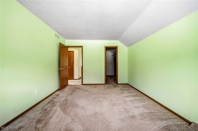 5513 Pheasants Walk Drive, North Olmsted, OH 44070