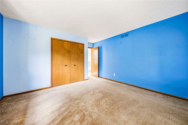 5513 Pheasants Walk Drive, North Olmsted, OH 44070
