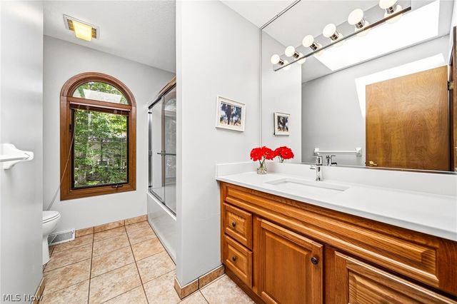 5513 Pheasants Walk Drive, North Olmsted, OH 44070