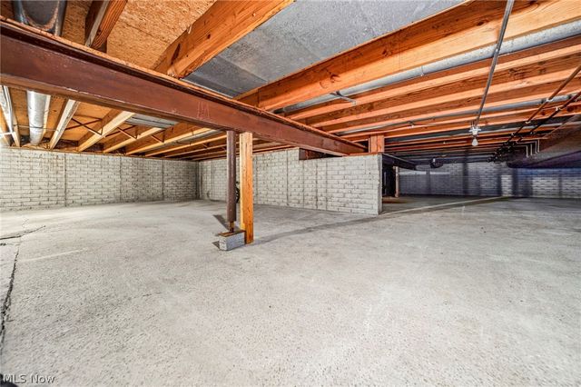 5513 Pheasants Walk Drive, North Olmsted, OH 44070