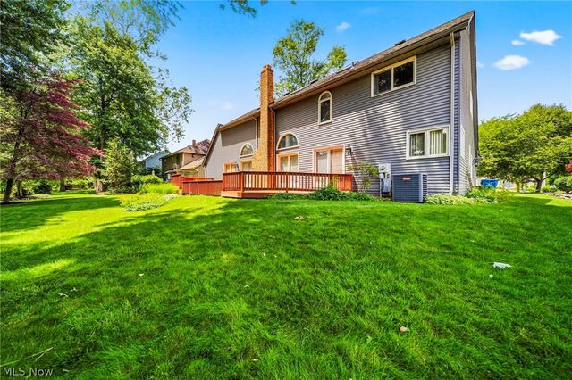 5513 Pheasants Walk Drive, North Olmsted, OH 44070
