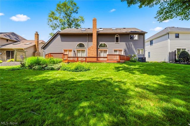 5513 Pheasants Walk Drive, North Olmsted, OH 44070