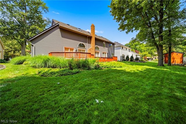 5513 Pheasants Walk Drive, North Olmsted, OH 44070